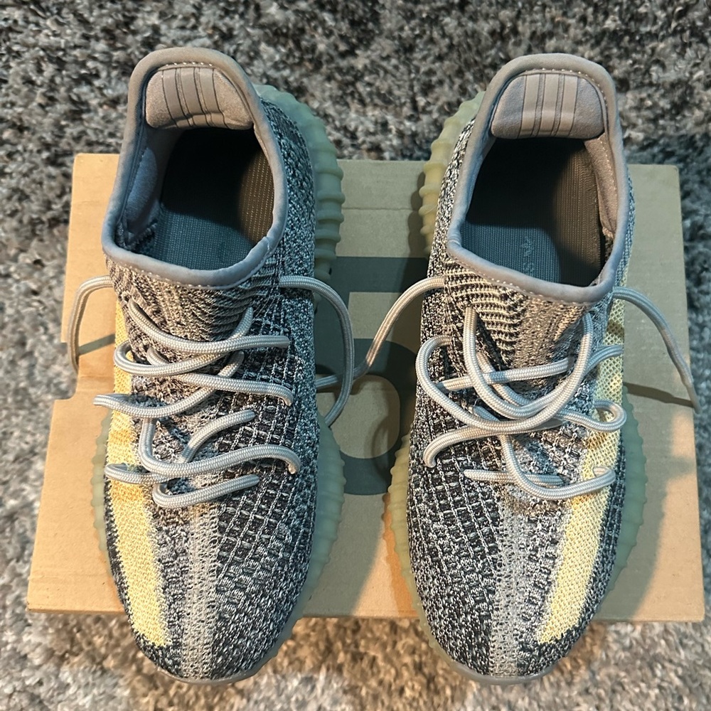 Yeezy boost 350 v2 Ash blue size 7 (used)